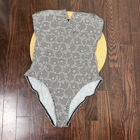 Lole Island Bubble Cutout Back Strapless Aztec Print Swimsuit Size Medium - Picture 2 of 10